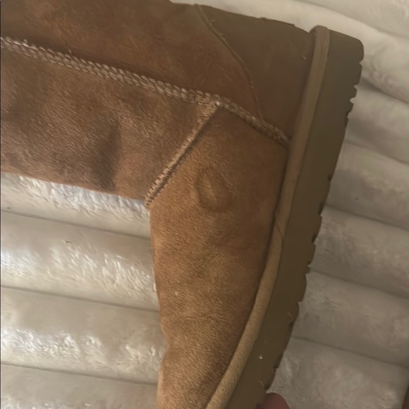 Women’s classic brown short ugg boots - Picture 5 of 10